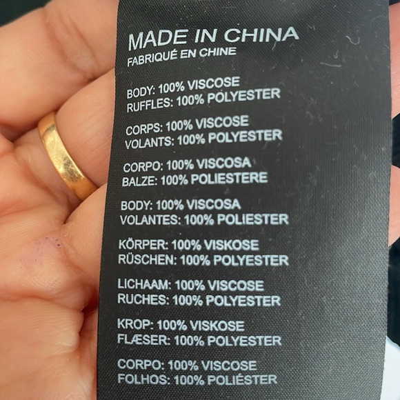 Club Monaco long sleeve blouse with ruffle sleeve size Small - Picture 4 of 5